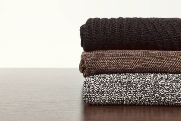 Фон из трех сложенных свитеров
