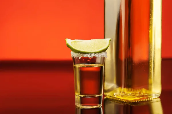 Tequila shot with lime and salt — Stock Photo, Image