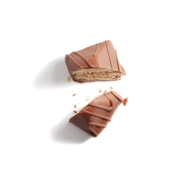 Caramelo decorado con glaseado de chocolate dividido en dos mitades — Foto de Stock