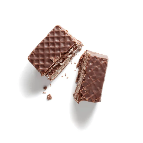 Cube de gaufrettes au chocolat et au lait divisé en deux moitiés — Photo