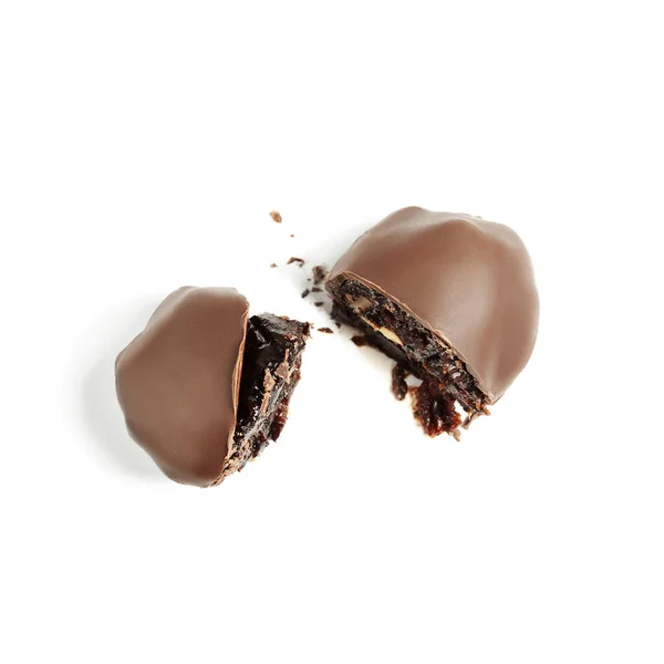 Dividido por meio chocolate doce com ameixas — Fotografia de Stock