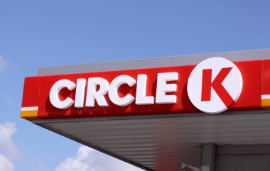 İşareti ve benzin istasyonları, daire K uluslararası zincir logosu