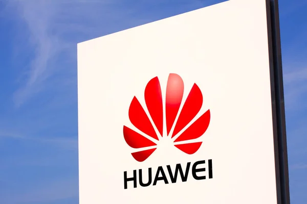 Huawei logo beyaz paneli üye Genel Müdürlük tarafından