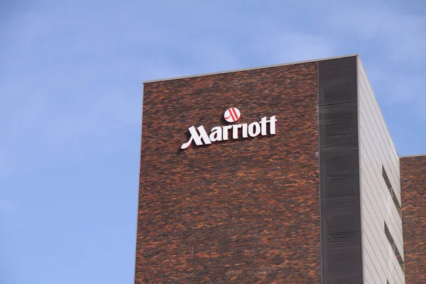 Marriott Hotel logo bina oturum. Marriott Hotel bir Amerikan çokuluslu konukseverlik şirketidir