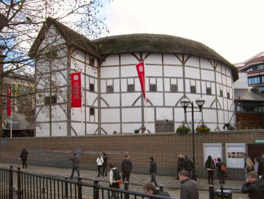 Londra, İngiltere - 26 Kasım 2009: Shakespeare Globe Tiyatrosu 1997 yılında Southwark, Londra, 1599 özgün Globe'dan modern yeniden açıldı.