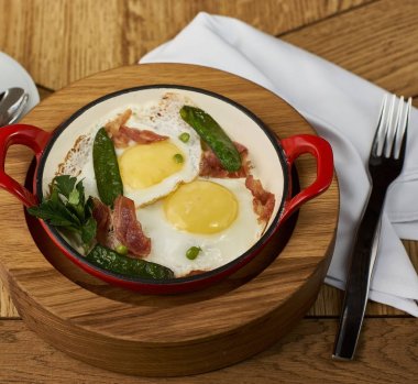 Pastırmalı yumurta restoranda