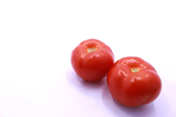 Foto Von Roten Tomaten Auf Weißem Hintergrund Nahaufnahme — Stockfoto