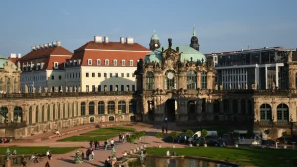 Saxony Dresden Deki Zwinger Sarayı Nın Zaman Çizelgesi Büyük Kalabalıkla — Stok video