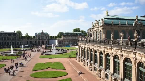 Zwinger宫殿 萨克森 德累斯顿的时间片段 与许多人共度佳节 慈运格阳光灿烂 阳台上尽收眼底 — 图库视频影像