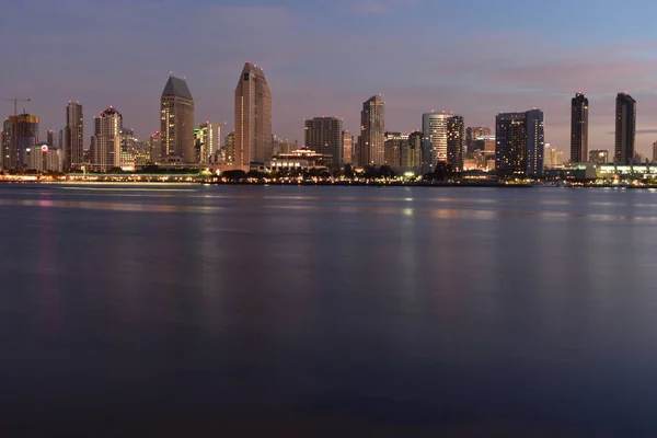 San Diego skyline in de nacht — Stockfoto
