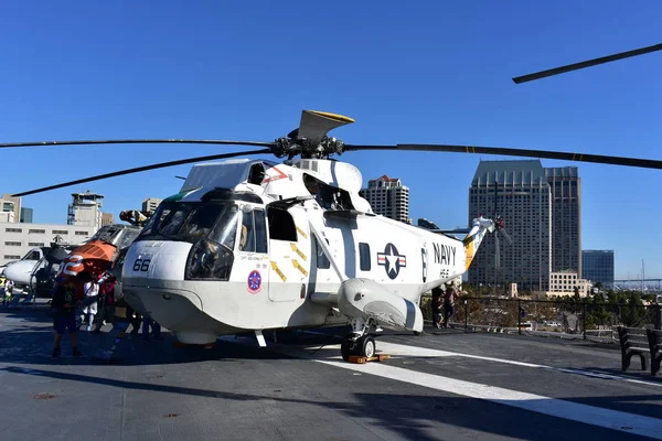 San Diego, California - ABD - Aralık 04,2016 - Donanma helikopter 66 U