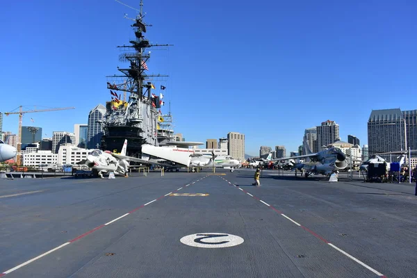 Сан-Диего, Калифорния - США - Dec 04.2016 - San Diego USS Midway — стоковое фото