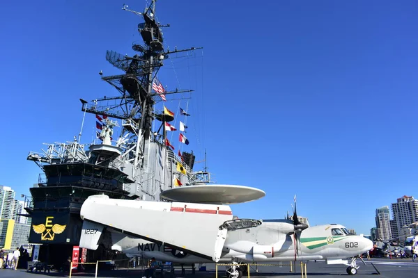 Сан-Диего, Калифорния - США - Dec 04.2016 - Aircraft 602 USS Mid — стоковое фото