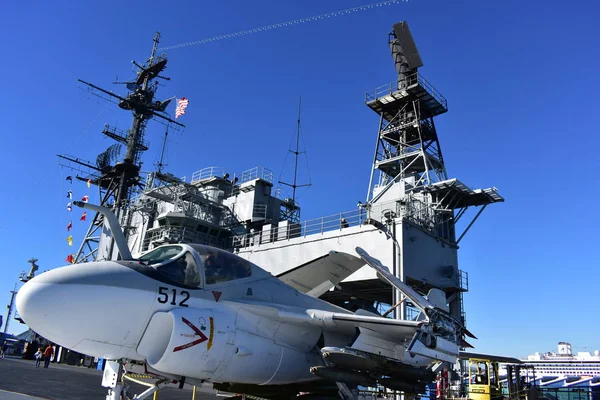 San Diego, California - ABD - Aralık 04,2016 - uçak 512 Uss Mu