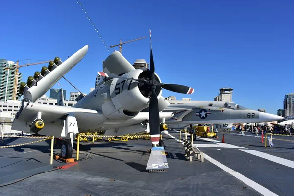 San Diego, California - Estados Unidos - Dec 04,2016 - A1 Sky Raider USS Mi —  Fotos de Stock