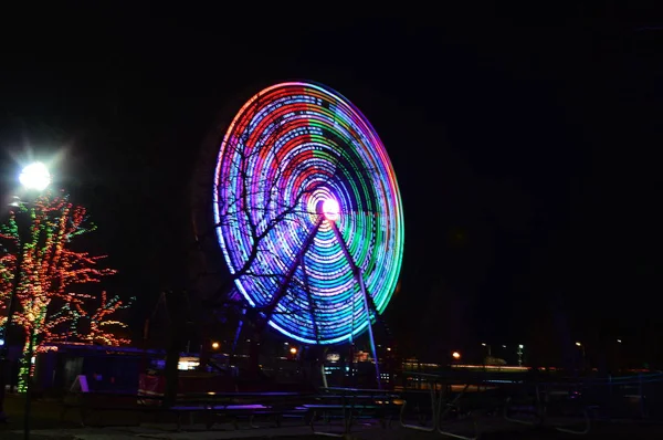 Chicago, Estados Unidos. 31 de diciembre 2016. Para caminar a través de la pantalla luminosa en la víspera de Año Nuevo en Lincoln Park Zoo en Chicago . —  Fotos de Stock