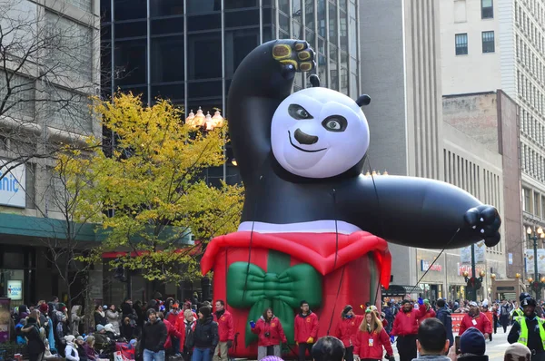 Chicago, Illinois - Usa - zm. 24 listopada 2016: Kung Fu Panda w Mc — Zdjęcie stockowe