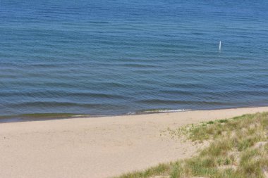 Sandy plaj boyunca Michigan Gölü