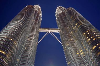 Kuala Lumpur, Malezya - 3 Kasım 2017: İkiz Kuleler Brid gökyüzü