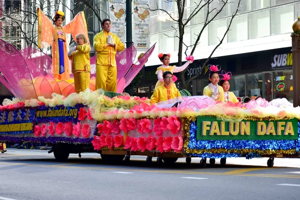 Чикаго, Иллинойс, США: 23 ноября 2017: Mid USA Falun Dafa Ass — стоковое фото