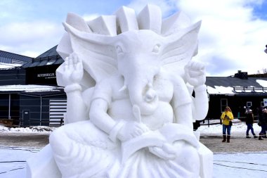 Breckenridge, Colorado, ABD: 28 Ocak 2018: beyaz Ganesha kar heykel 2018