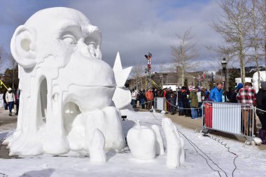 Breckenridge, Colorado, ABD: 28 Ocak 2018: Takım Çin kar heykel Şampiyonası