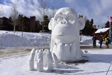 Breckenridge, Colorado, ABD: 28 Ocak 2018: değişen ışık kar heykel 