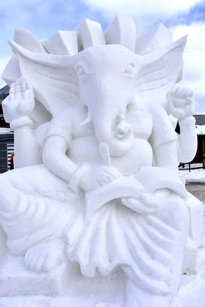 Breckenridge, Colorado, Usa: Jan 28, 2018: 2018 Lord Ganesha sněhová socha týmu Indie — Stock fotografie