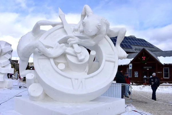 Breckenridge, Colorado, USA: Jan 28, 2018: Time Snow Sculpture Championship by Team Mongolia — Stock Photo, Image