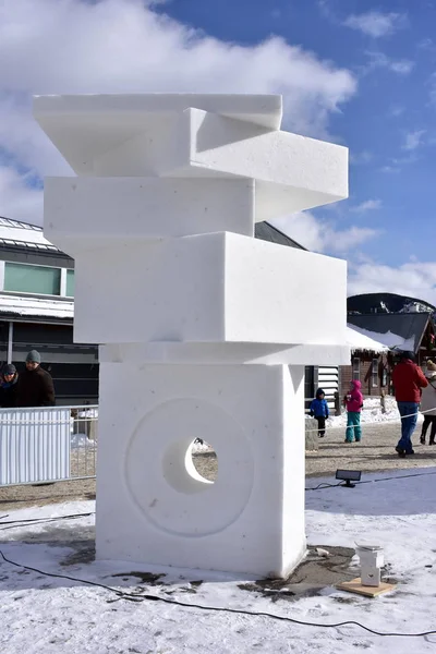 Breckenridge, Colorado, USA: Jan 28, 2018: 360/90 Snow Sculpture by Team Coloroda — Stock Photo, Image