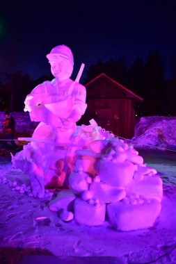 Breckenridge, Colorado, ABD: 28 Ocak 2018: yakala ve bırak kar heykel takım Breckenridge 2018 tarafından