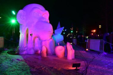 Breckenridge, Colorado, ABD: 28 Ocak 2018: gece kar heykel takım Çin: 