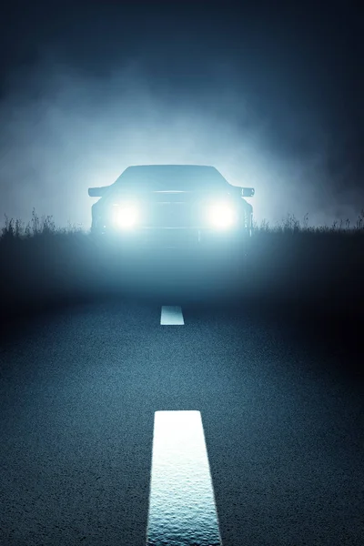 Luces del coche delantero por la noche en carretera abierta — Foto de Stock