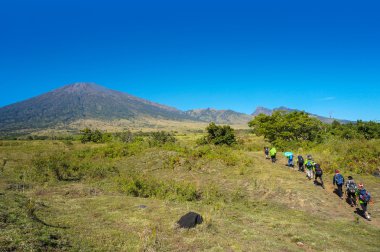 Bir grup dağcı Rinjani Lombok Endonezya