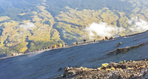 Rinjani mount hikers summit attack — Stock Photo, Image