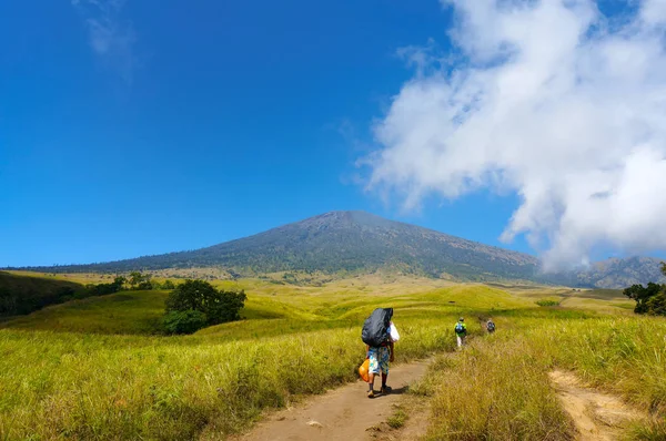 Turysta mount Rinjani — Zdjęcie stockowe