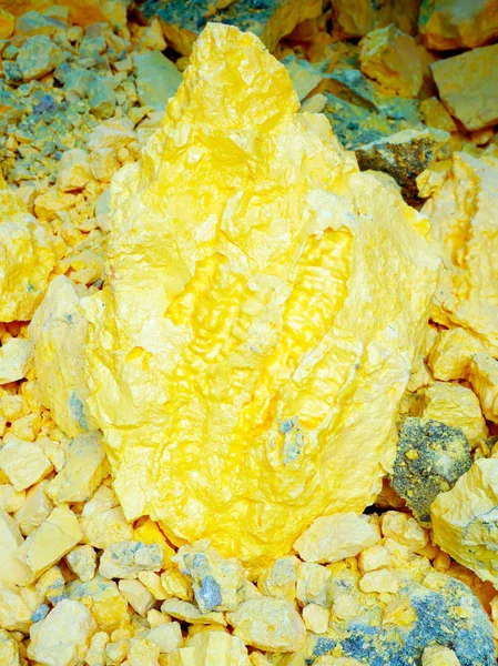 Raw volcanic sulphur — Stock Photo, Image