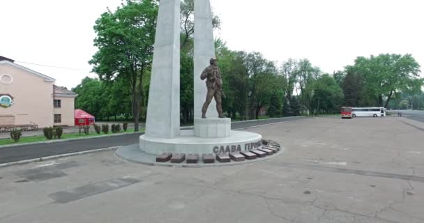 Monumento ai partecipanti morti dell'operazione antiterrorismo. Ucraina 1 — Video Stock