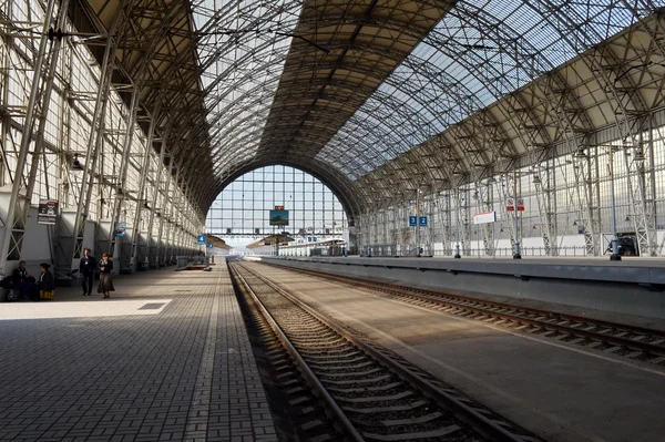 Landing stage of the Kiev railway station. — Stock Photo, Image