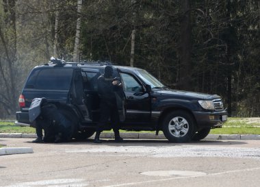  Araba koruma komando.