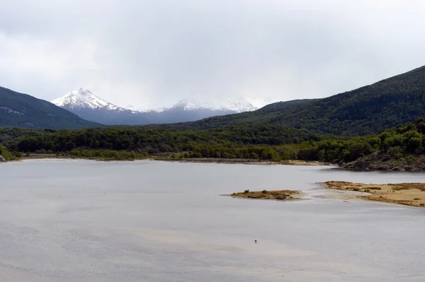 Bay Lapataia i nationalparken av Tierra del Fuego. — Stockfoto