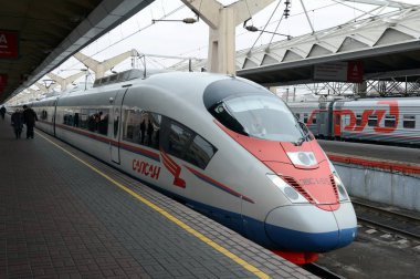  Aeroexpress tren Sapsan Moskova Leningrad istasyonunda. 