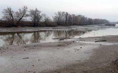  Moskova Nehri sığ akışını.