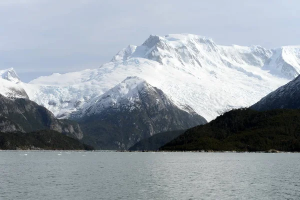 Pia gletsjer op de archipel van Tierra del Fuego. — Stockfoto