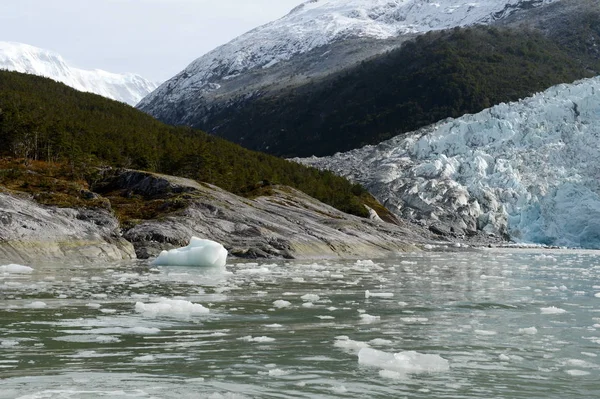 Pia gletsjer op de archipel van Tierra del Fuego. — Stockfoto