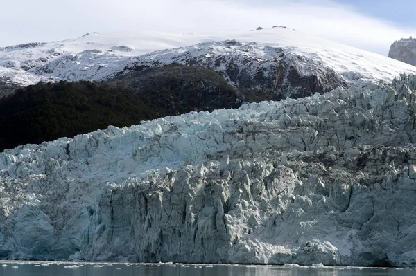 Pia gletsjer op de archipel van Tierra del Fuego. — Stockfoto