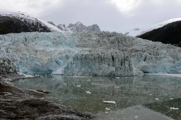 Παγετώνας πια στο αρχιπέλαγος της Tierra del Fuego. — Φωτογραφία Αρχείου