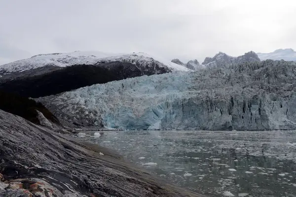 Glacier Pia sur l'archipel de Tierra del Fuego . — Photo