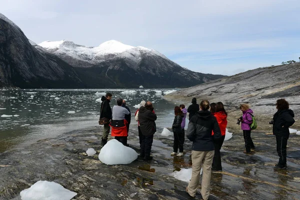 Turistas en el glaciar Pia . — Foto de Stock