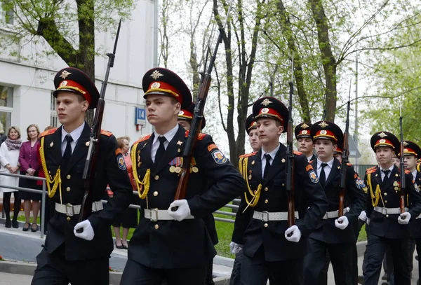 A cadet corps, a rendőrség a felvonulás. — Stock Fotó